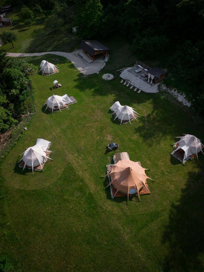 Готель Glamping Gozdna Jasa Бовец Екстер'єр фото