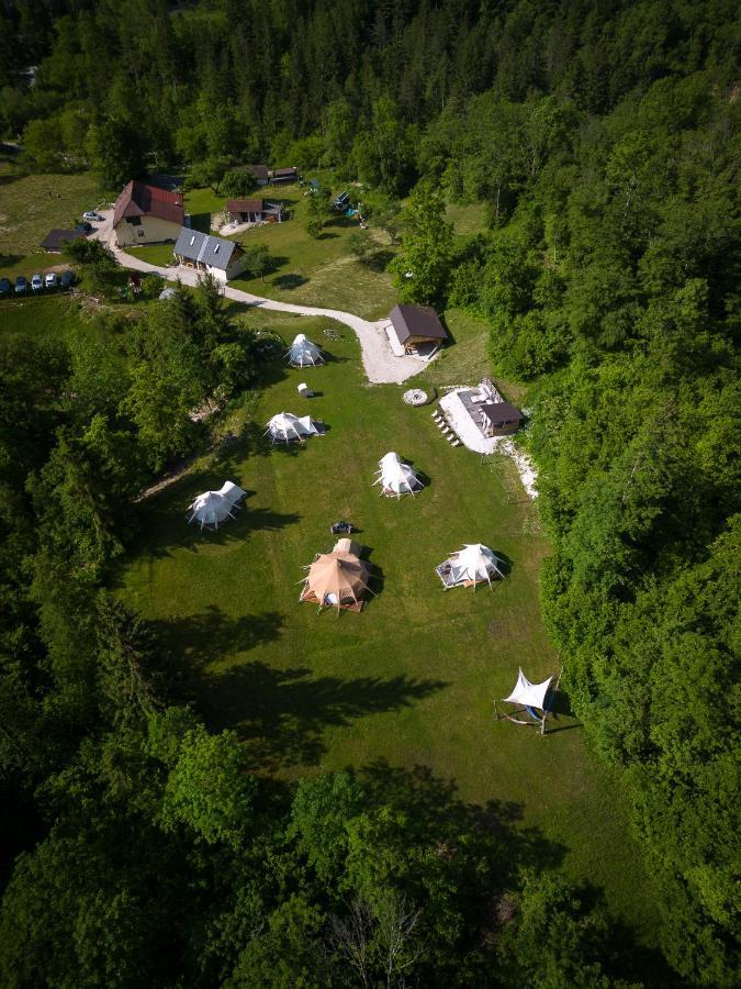 Готель Glamping Gozdna Jasa Бовец Екстер'єр фото