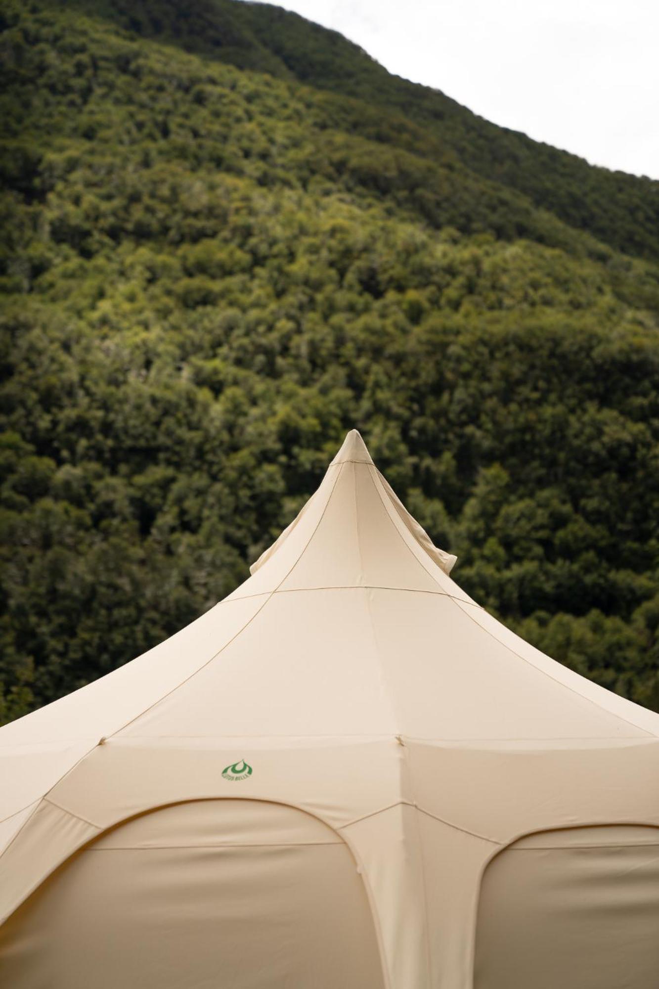 Готель Glamping Gozdna Jasa Бовец Екстер'єр фото