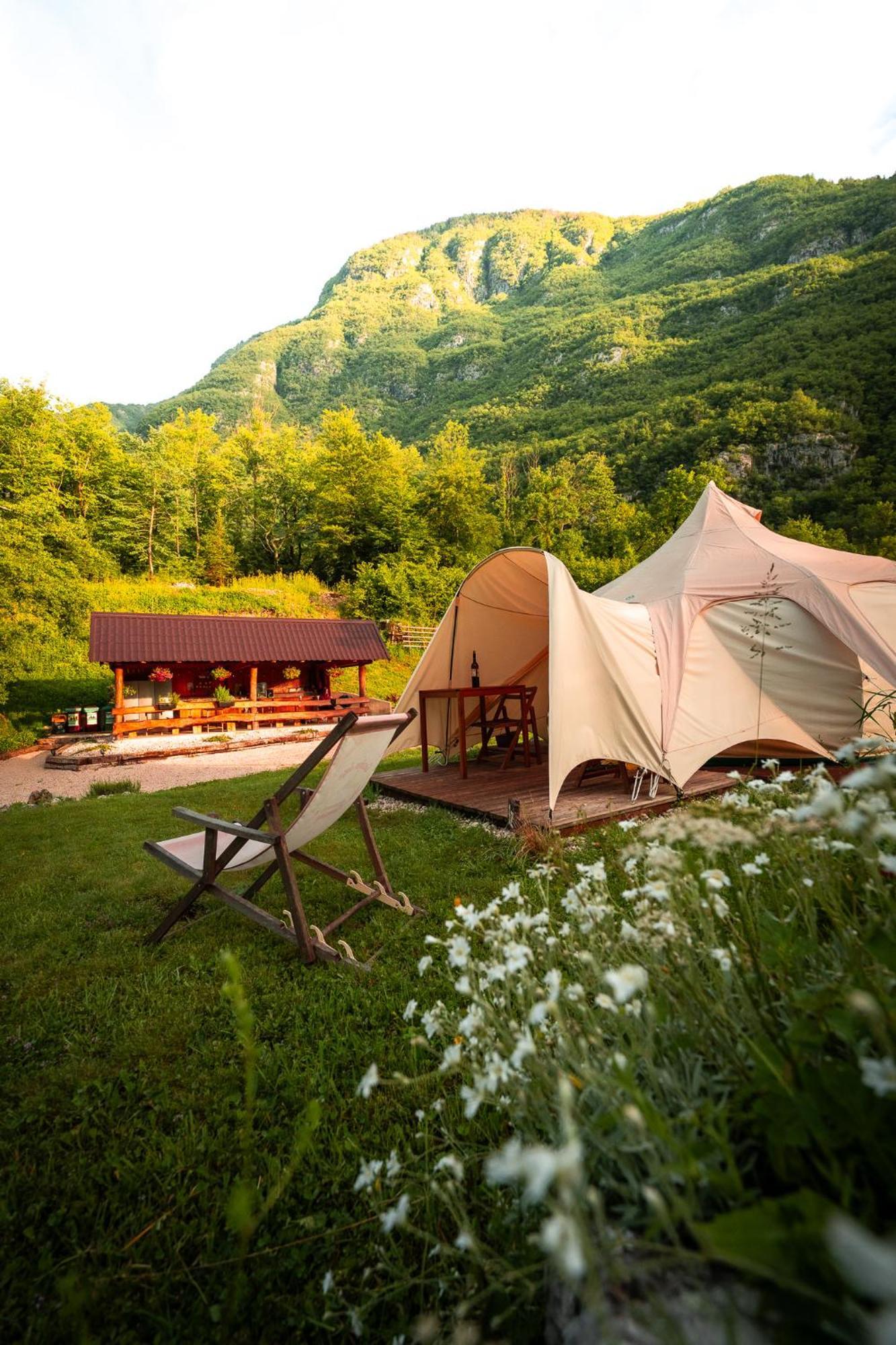 Готель Glamping Gozdna Jasa Бовец Екстер'єр фото