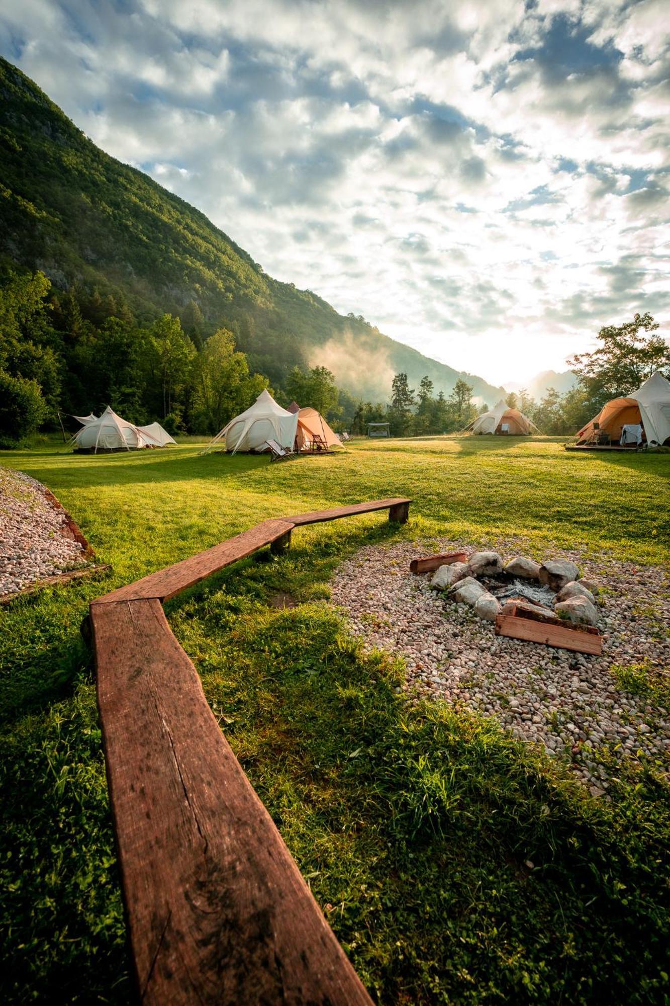 Готель Glamping Gozdna Jasa Бовец Екстер'єр фото