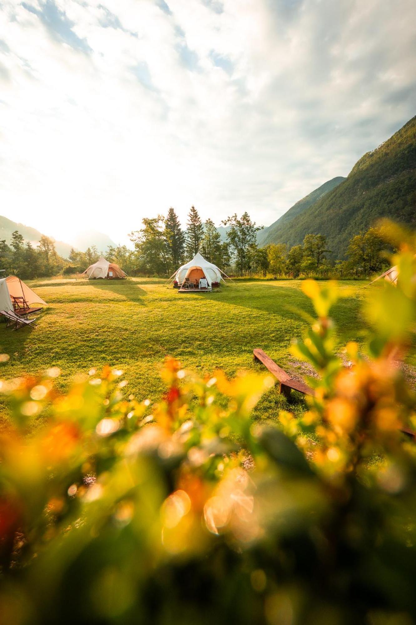 Готель Glamping Gozdna Jasa Бовец Екстер'єр фото