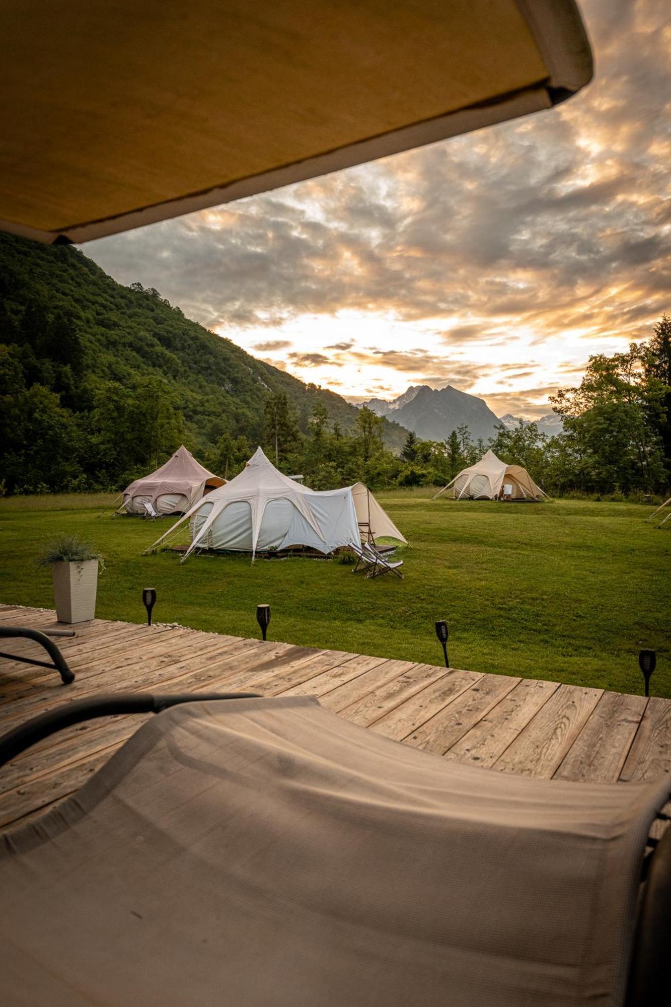 Готель Glamping Gozdna Jasa Бовец Екстер'єр фото