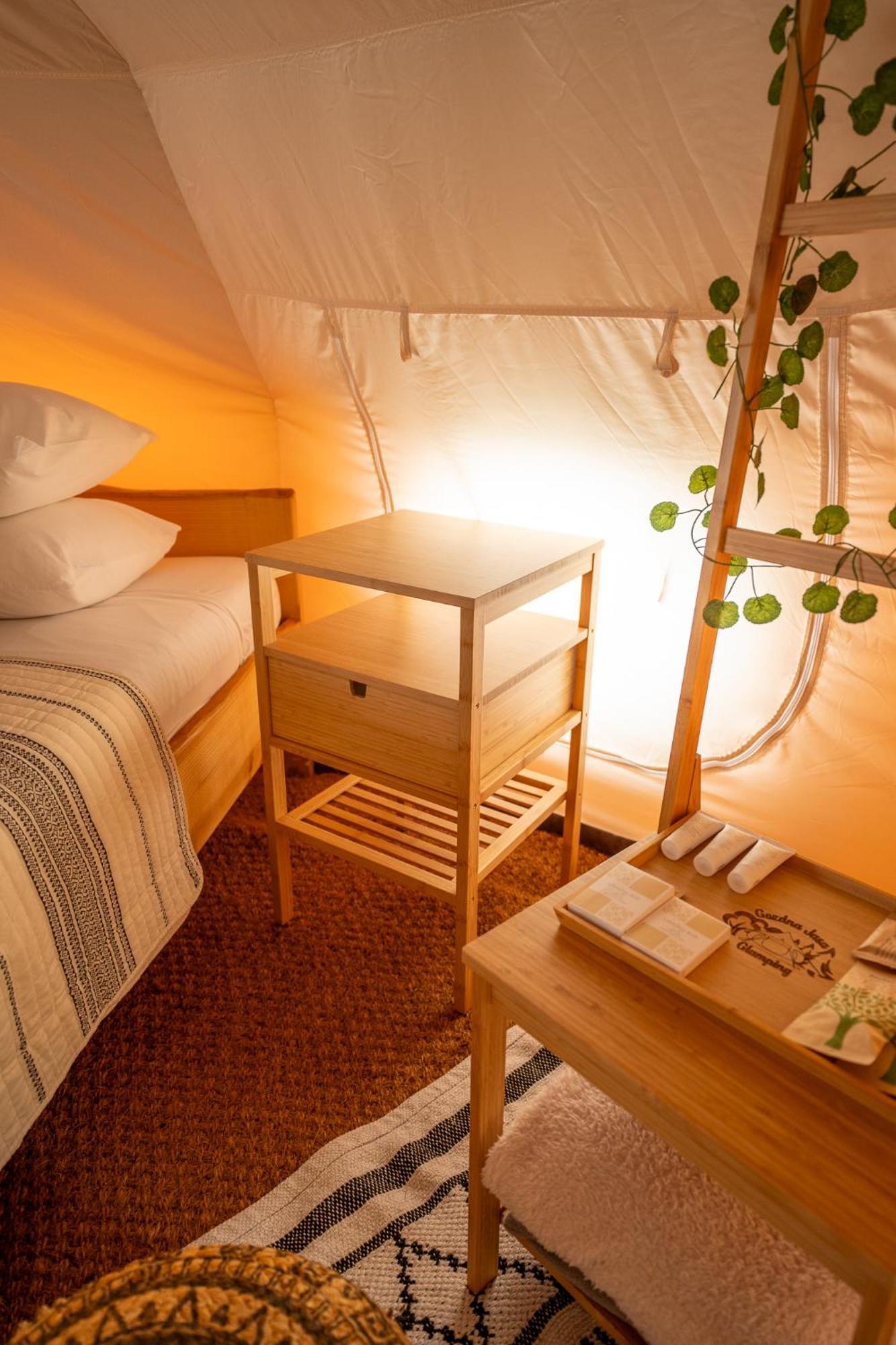 Готель Glamping Gozdna Jasa Бовец Екстер'єр фото