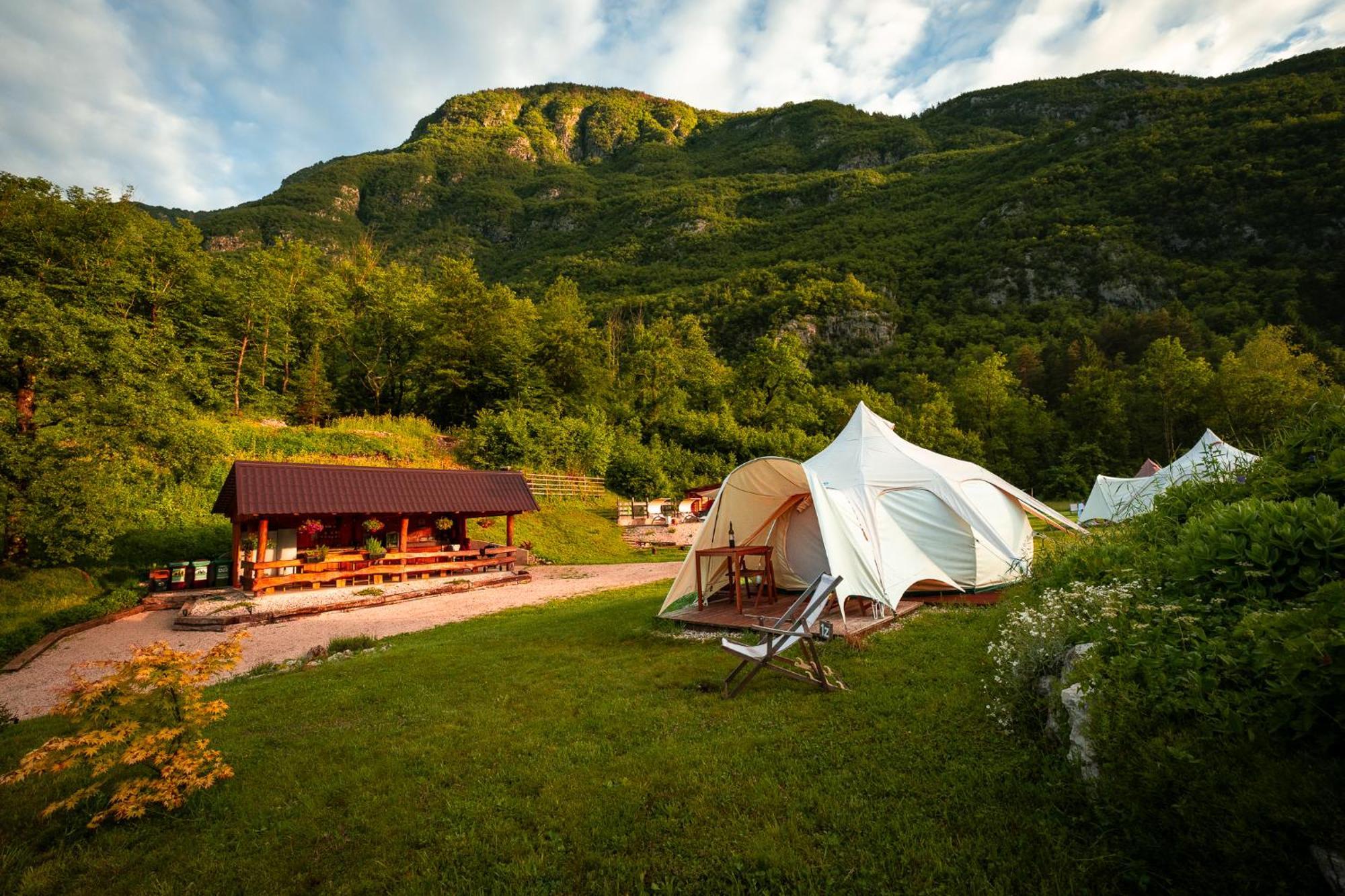 Готель Glamping Gozdna Jasa Бовец Екстер'єр фото