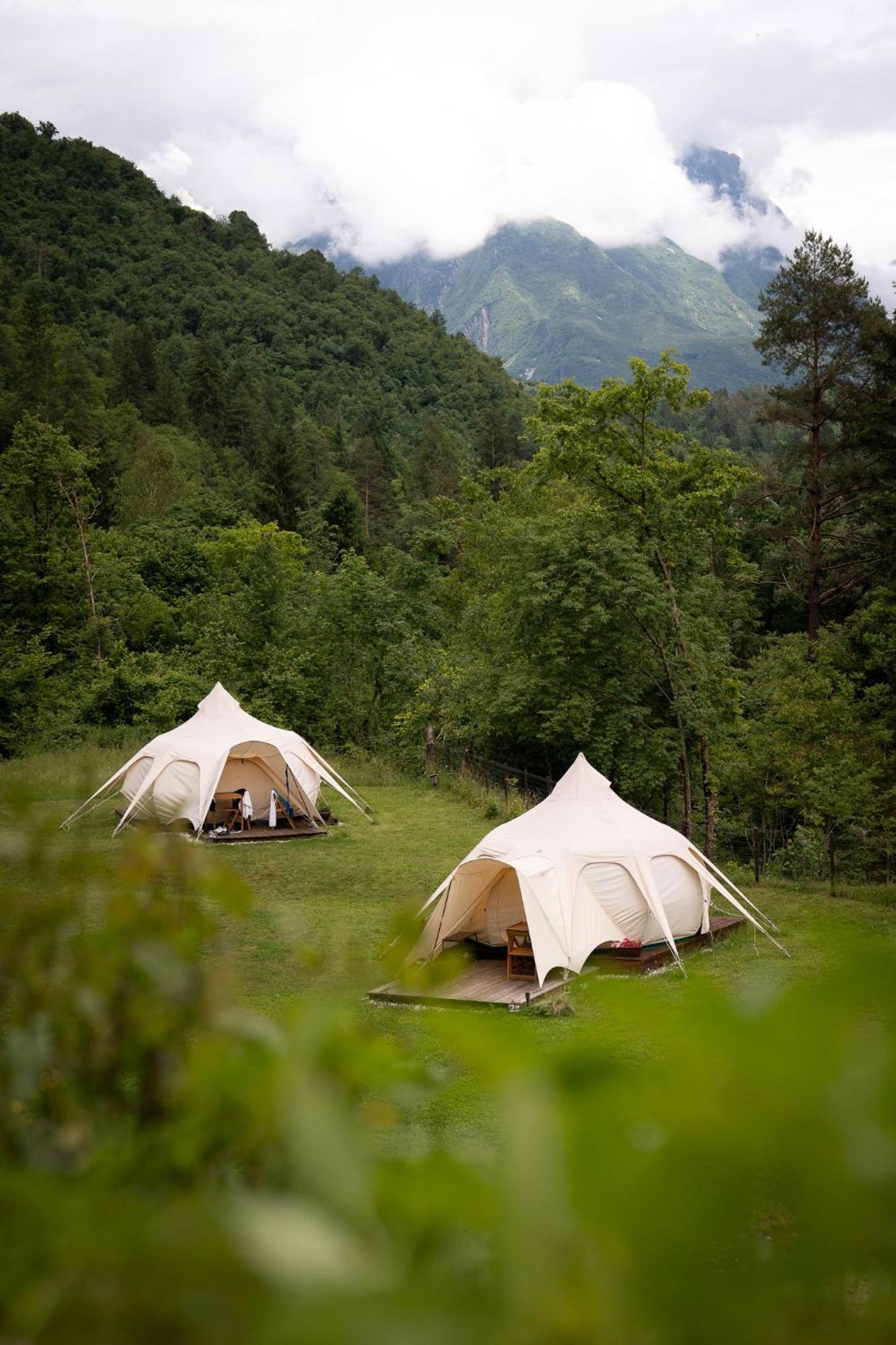 Готель Glamping Gozdna Jasa Бовец Екстер'єр фото