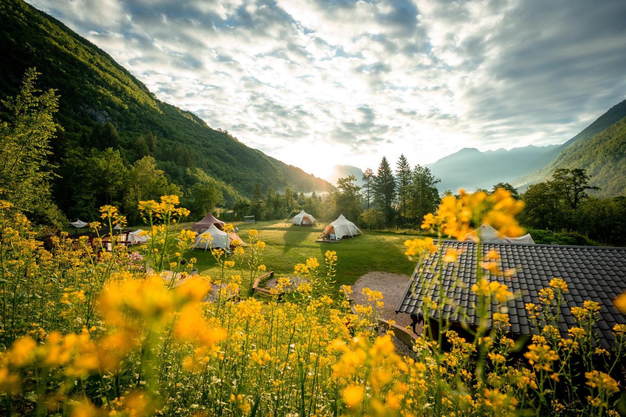 Готель Glamping Gozdna Jasa Бовец Екстер'єр фото