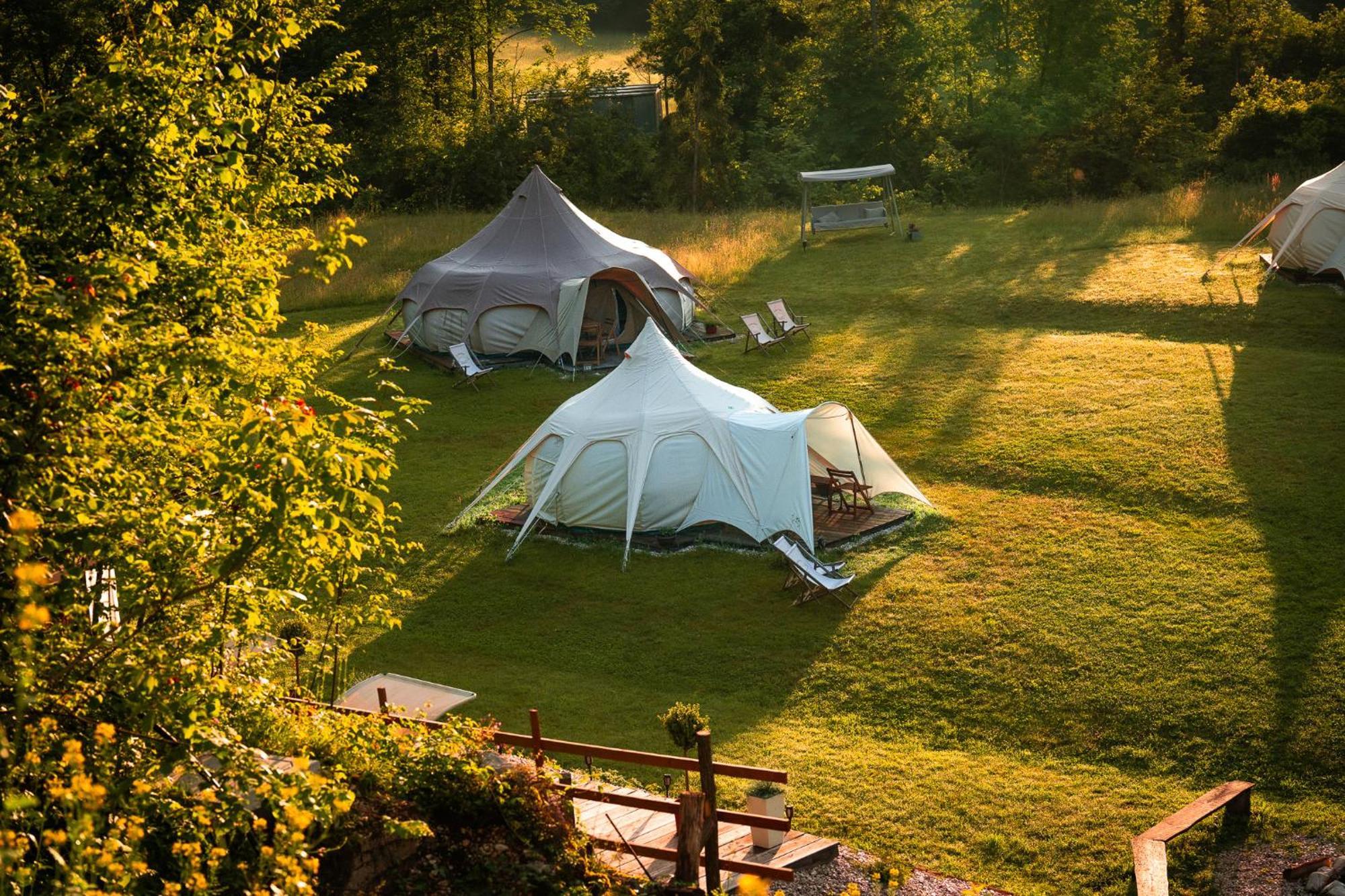 Готель Glamping Gozdna Jasa Бовец Екстер'єр фото